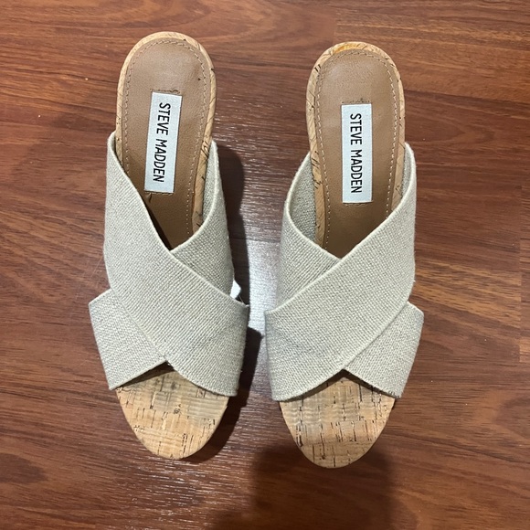 Steve Madden size 6 Platform Wedge. - Picture 1 of 4